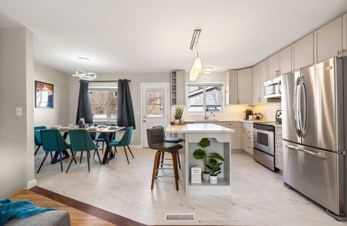 East Kootenay House | Vibrant In The Valley | Arcade | 4 Bed | Sleeps 8!