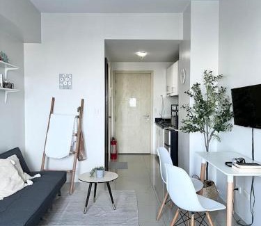 Bel-Air Apartment | Vibrant Jazz Makati unit 2102 with balcony