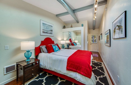 Gualala House | Vibrant, quiet paradise in the forest w/a shared hot tub & views