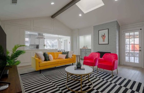 Richardson House | Vibrant Spacious Home w/Private Pool and Jacuzzi
