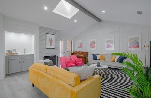 Richardson House | Vibrant Spacious Home w Private Pool and Jacuzzi