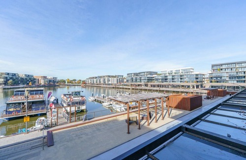 Kingston Apartment | Vibrant Stay with Lakeside Charm in Kingston