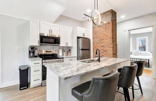 East Walnut HIlls Apartment | Victorian Haven on the Hill