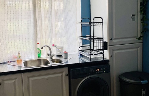 Glasgow Apartment | Victorian Large flat next to Queens Park and train station. Sleeps 5.