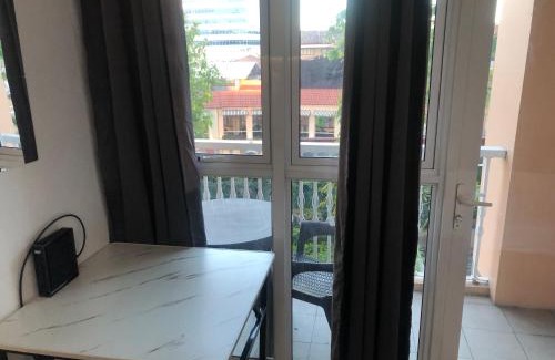 Pinagsama Resort | Victorian place - Simple yet Luxurious flat in BGC