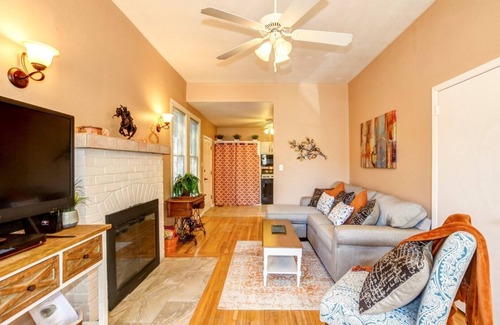 Prescott Cottage | Victorian Suites ~ The Perfect Location with all the Comforts of Home