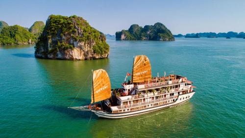 Bai Chay Boat Rental | Victory Cruise