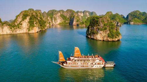 Bai Chay Boat Rental | Victory Cruise
