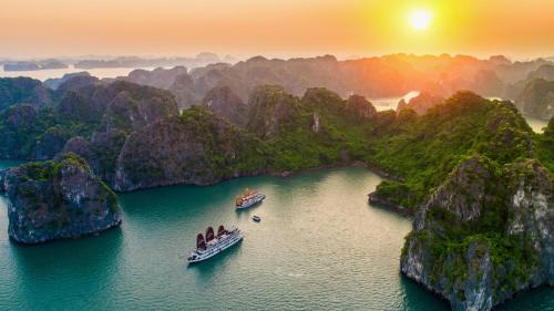 Bai Chay Boat Rental | Victory Star Cruise