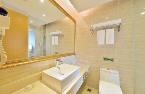 Bao'an Hotel | Vienna Hotel Shenzhen Fuyong Subway Station branch