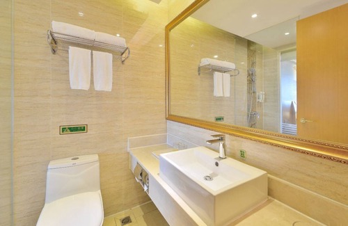 Bao'an Hotel | Vienna Hotel Shenzhen Fuyong Subway Station branch