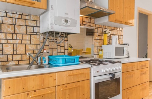 Favoriten Apartment | Vienna Wanderlust: 2 BR Apt in the Heart of It All