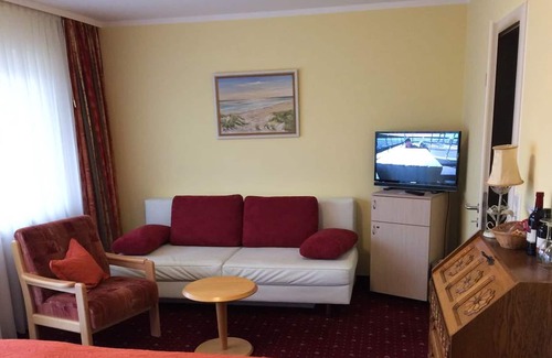 Tuebingen Apartment | Vierbettzimmer mit Bad und WC