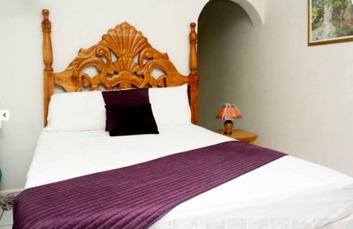 Ocho Rios Bed & Breakfast | View of the Ocean Resort - One Double Bed 3