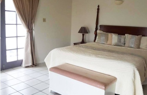 Ocho Rios Bed & Breakfast | View of the Ocean Resort - One Double Bed 3