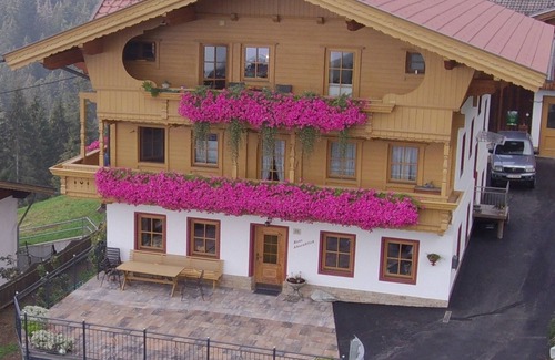 Hippach Apartment | View of the Zillertal mountains, near the ski area