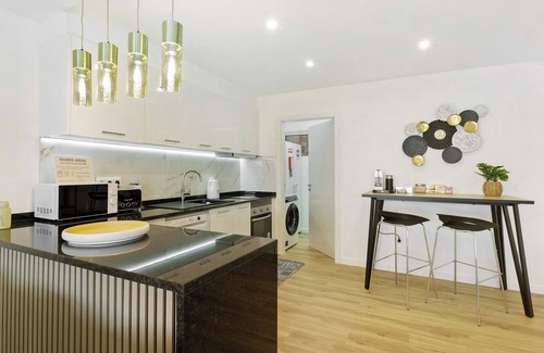 Gaula Apartment | 'View Suite' Room with Mountain View, Wi-Fi and Air Conditioning