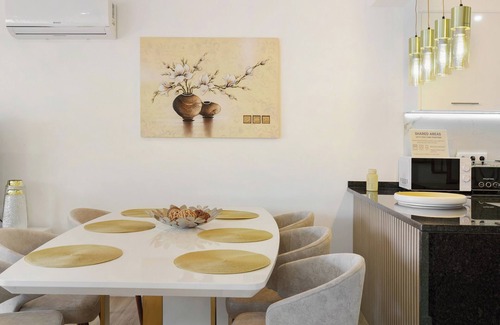 Gaula Apartment | 'View Suite' Room with Mountain View, Wi-Fi and Air Conditioning
