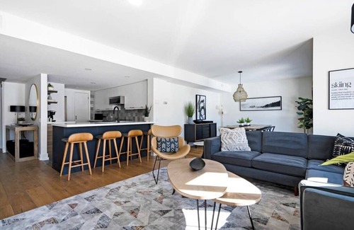 The Blue Mountains House | View to Blue - Walk to the Village, Mountain Views