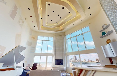 Southend House | VIEWS FROM EVERY ROOM!