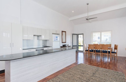 Fingal Bay Apartment | Views of Fingal Bay Beach!