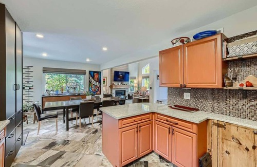 Dillon House | Views of Lake Dillon,Central location w/Hot tub!