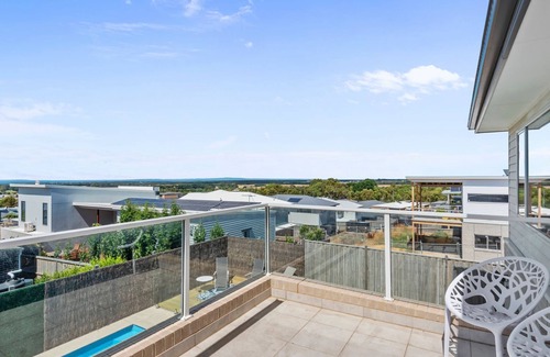 Portarlington House | Views On The Hill - Luxurious escape with a heated swimming pool, and stunning views.