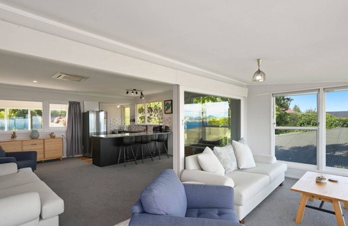 Acacia Bay House | VIEWS ON WAKEMAN - ACACIA BAY HOLIDAY HOME in Acacia Bay