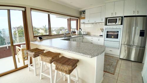 Browns Bay House | Views & Short Walk To Beach