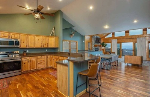 Wolf Laurel Cabin | Views~ Theater~ HotTub~ 18 Hole Golf~Hatley Pointe