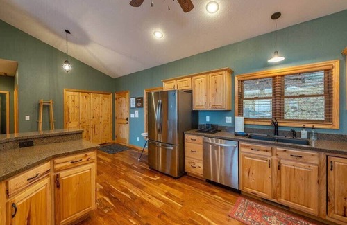 Wolf Laurel Cabin | Views~ Theater~ HotTub~ 18 Hole Golf~Hatley Pointe