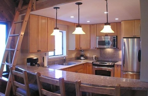 Country Club Estates House | Views Views Views-Spectacular Mtn Views and Peaceful Setting