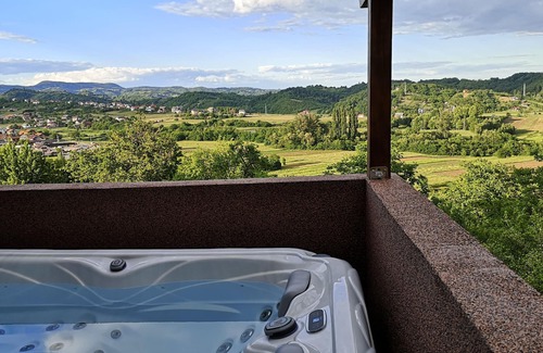 Kraljevec Sesvetski House | Viksa with Hot Tub