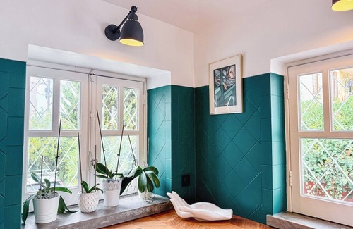 Parede House | Vila Maria Centenary Property next to the Ocean and the town center