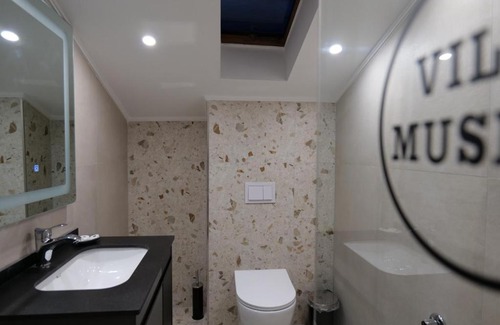 Korce Hotel | Vila Muslli