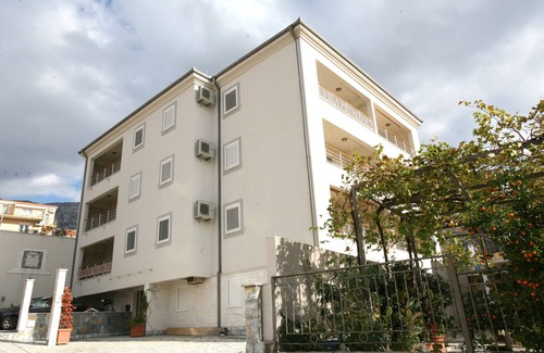 Becici Apartment | VILA PETROVIC One room Apt. With terrace (ground floor)