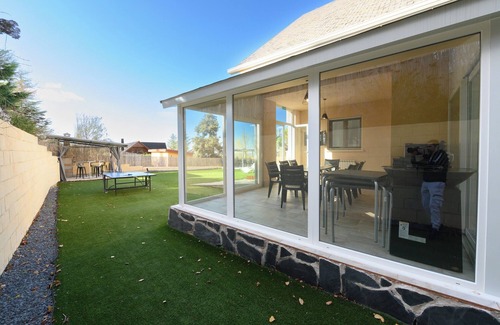 Los Angeles de San Rafael Villa | Villa con Piscina Climatizada en el Interior de la Casa y Mucho más