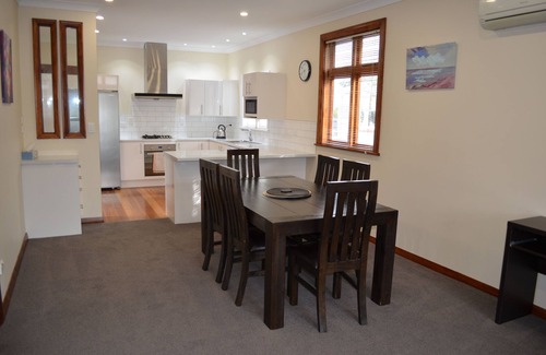 Solway House | Villa 185- New- Central Masterton- Free WiFi