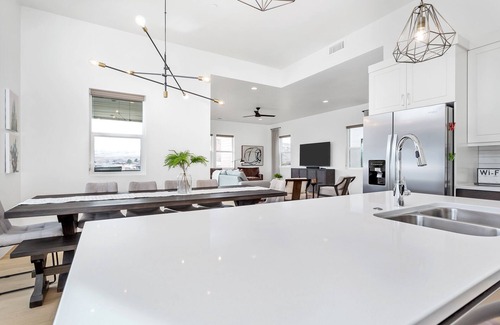 Bloomington Condo | Villa 20 - Dog Friendly Upper Level -8 Bikes Included
