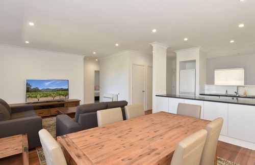 Pokolbin Villa | Villa 2br Vermentino Villa located within Cypress Lakes Resort