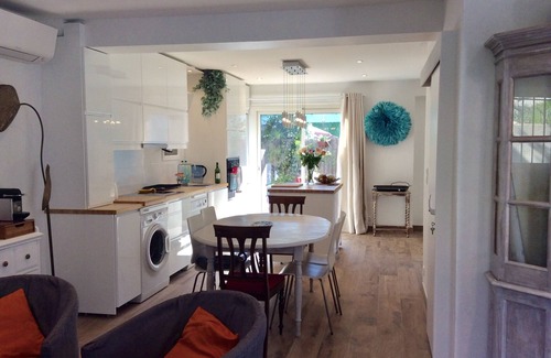 Tourrettes-sur-Loup House | Villa-3 bdrm-3 bathrm-3 wc- enclosed garden-parking-98 m2-2 min from village