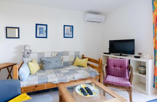 Saint-Pierre-la-Mer Villa | Villa 3 pièces avec grand jardin, piscine collective, vue mer - FR-1-409-277