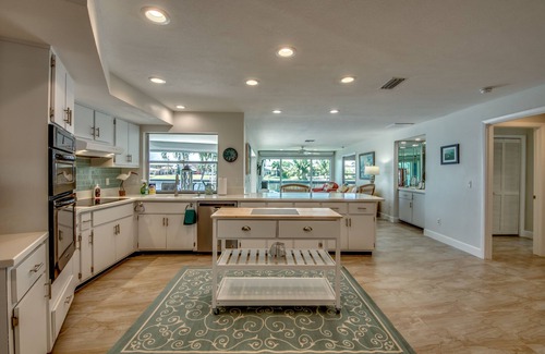 Caloosahatchee House | Villa 3 Pool, Tiki Hut, Sunsets! 157 reviews.