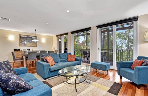 Pokolbin Villa | Villa 3br De Saran Villa located within Cypress Lakes Resort
