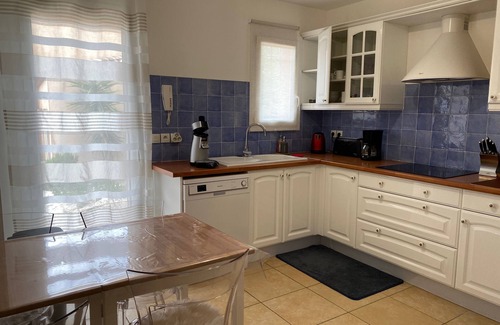 Bandol Villa | Villa 4 * 90 m2 WIFI, tranquility and comfort with small garden.parking.