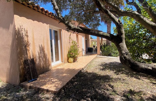 Bandol Villa | Villa 4 * 90 m2 WIFI, tranquility and comfort with small garden.parking.