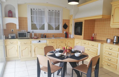 Montbron Villa | Villa 4 Avec Vue, Piscine et Parc de Château