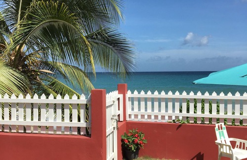 Tartane Villa | Villa 4 metres from the beach with swimming pool, close to all amenities