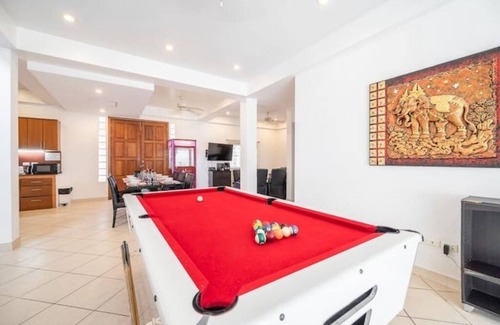 North Pattaya Villa | Villa 53 Wongamat 4BR, 300M from The beach