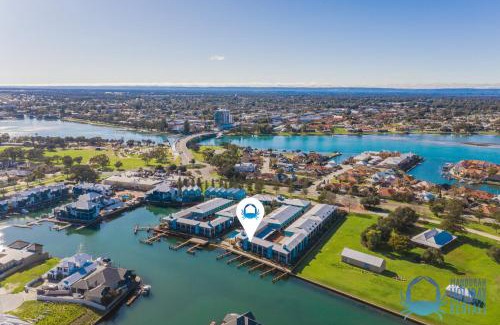 Halls Head Apartment | Villa 55 by the Waters Edge